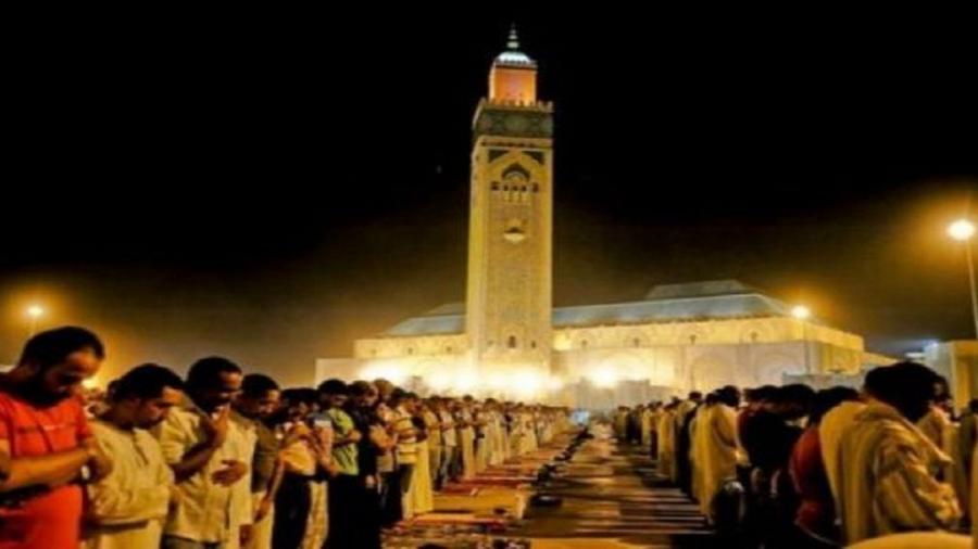 للسنة الثانية كورونا تُمنع المغاربة من أداء التراويح بالمساجد