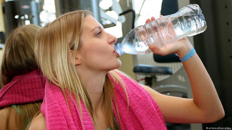دراسة تثبت احتواء قنينات الماء البلاستيكية على مواد مضرة بالصحة