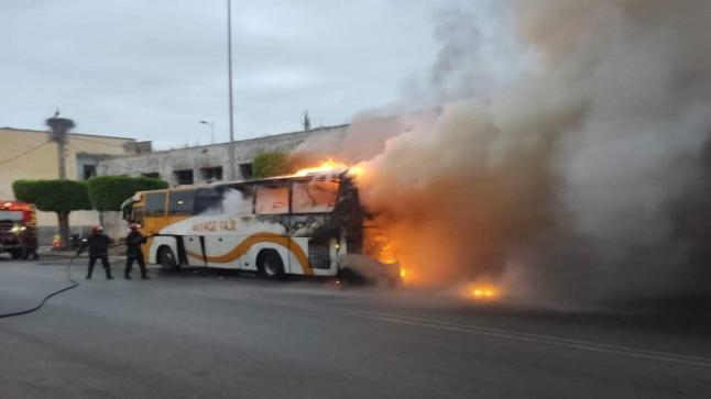 تماس كهربائي يتسبب في احتراق حافلة بمدينة القنيطرة