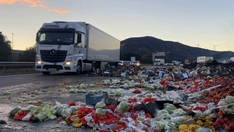 “كومادير” تلجأ إلى القضاء رفضا للهجمات التي تتعرض لها شاحنات الخضر والفواكه المغربية بأوروبا